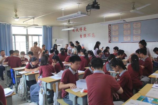 聚焦核心素养,探索课程变革 (3) 聚焦核心素养,探索课程变革 (3)